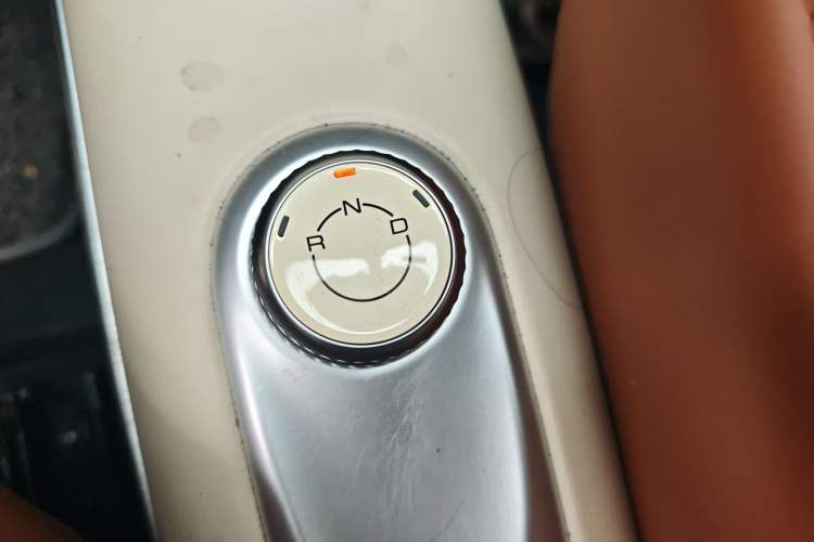 Used Wuling Hongguang MINIEV 2025 Four-Door Version Advanced Edition Gear Lever