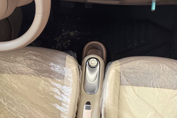 Used Wuling Hongguang MINIEV 2025 Four-Door Version Advanced Edition Gear Lever