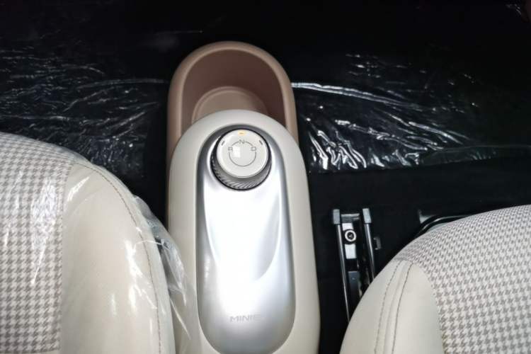 Used Wuling Hongguang MINIEV 2025 Four-Door Version Advanced Edition Gear Lever