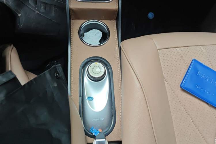 Used Wuling Hongguang MINIEV 2025 Four-Door Version Advanced Edition Gear Lever