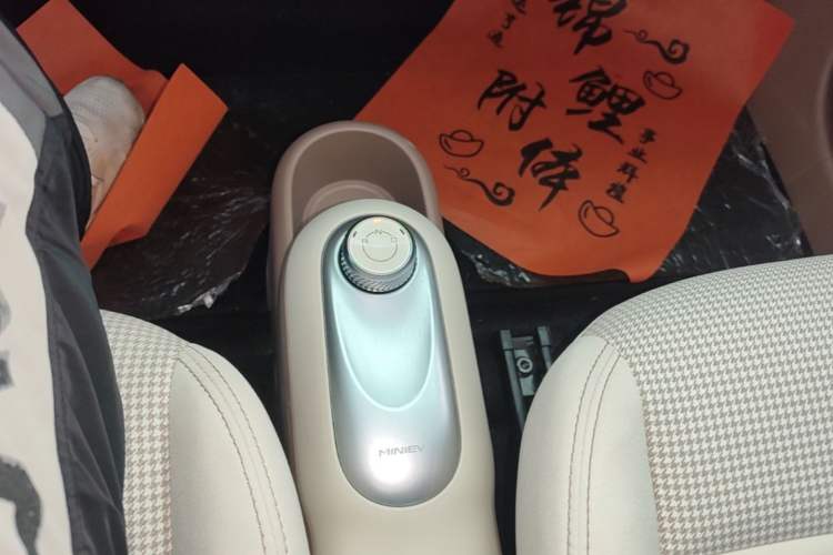 Used Wuling Hongguang MINIEV 2025 Four-Door Version Advanced Edition Gear Lever