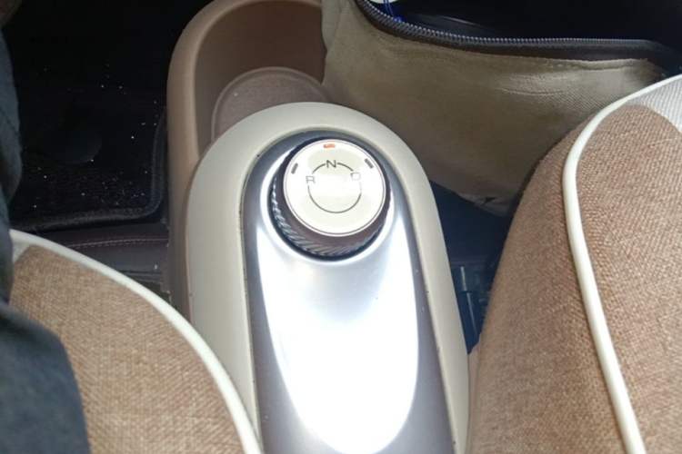 Used Wuling Hongguang MINIEV 2025 Four-Door Version Advanced Edition Gear Lever