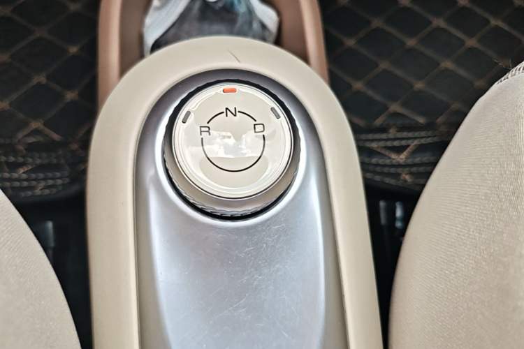 Used Wuling Hongguang MINIEV 2025 Four-Door Version Advanced Edition Gear Lever