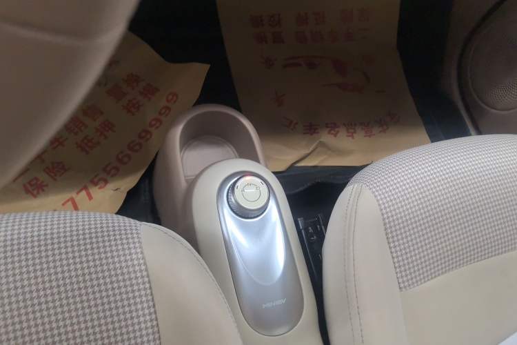 Used Wuling Hongguang MINIEV 2025 Four-Door Version Advanced Edition Gear Lever