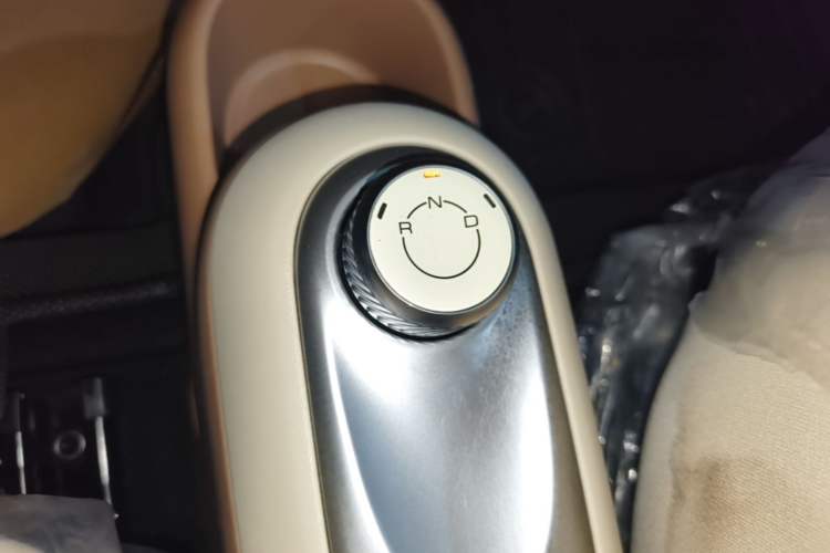Used Wuling Hongguang MINIEV 2025 Four-Door Version Advanced Edition Gear Lever