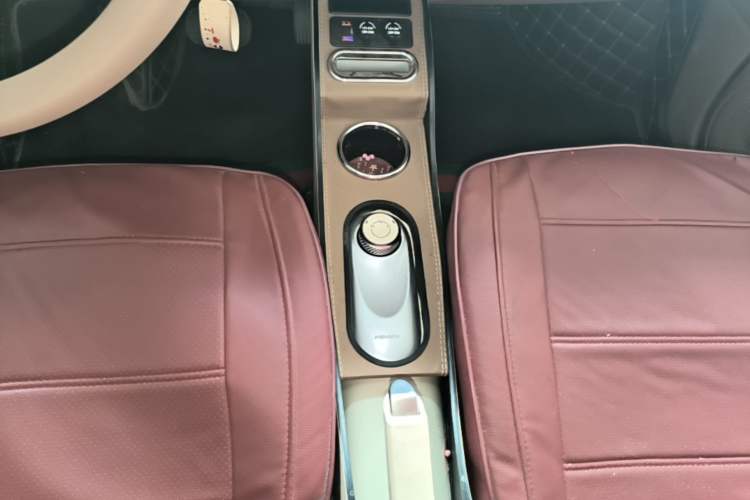 Used Wuling Hongguang MINIEV 2025 Four-Door Version Advanced Edition Gear Lever