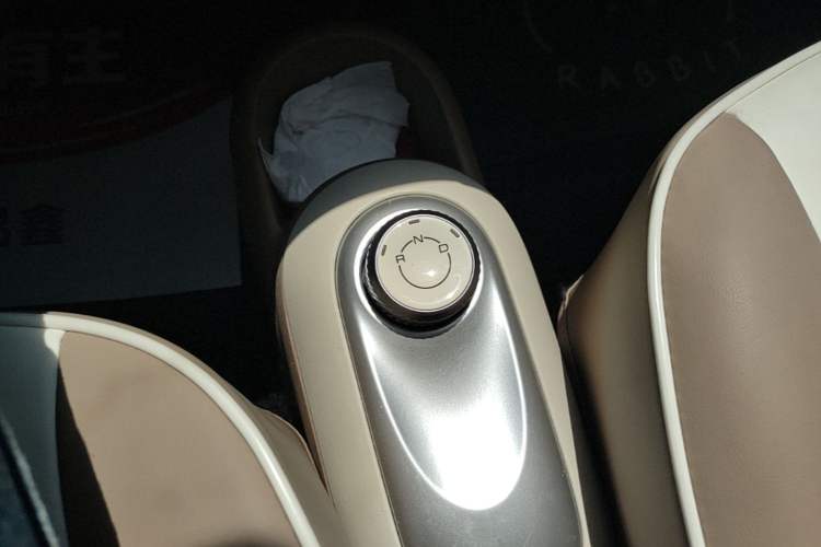 Used Wuling Hongguang MINIEV 2025 Four-Door Version Advanced Edition Gear Lever