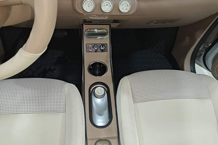 Used Wuling Hongguang MINIEV 2025 Four-Door Version Zhenxiang+ Edition Gear Lever