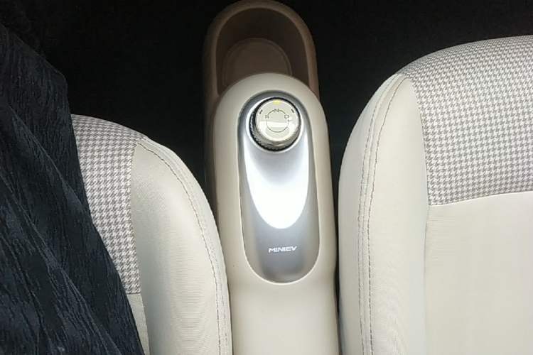Used Wuling Hongguang MINIEV 2025 Four-Door Version Advanced Edition Gear Lever