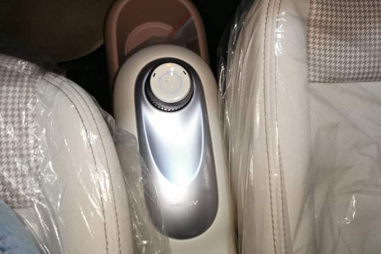 Used Wuling Hongguang MINIEV 2025 Four-Door Version Advanced Edition Gear Lever