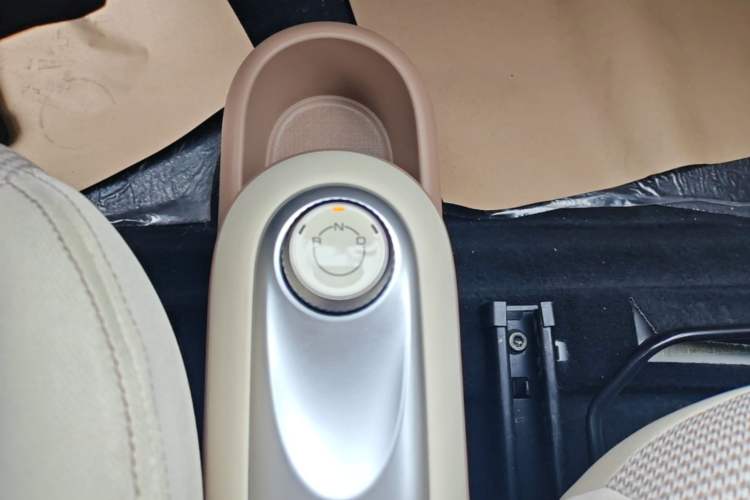Used Wuling Hongguang MINIEV 2025 Four-Door Version Advanced Edition Gear Lever