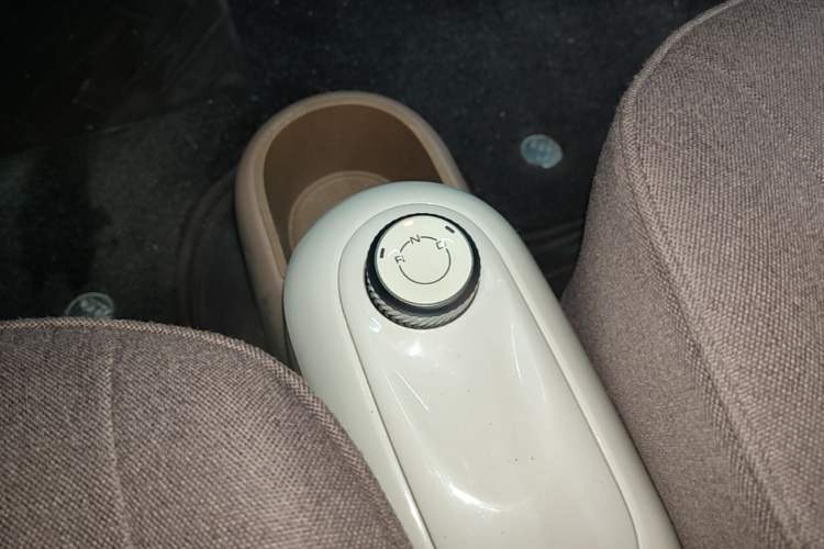 Used Wuling Hongguang MINIEV 2025 Four-Door Version Advanced Edition Gear Lever