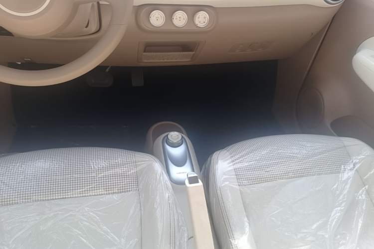 Used Wuling Hongguang MINIEV 2025 Four-Door Version Advanced Edition Gear Lever