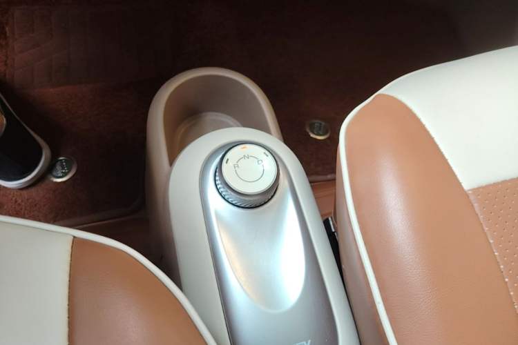 Used Wuling Hongguang MINIEV 2025 Four-Door Version Advanced Edition Gear Lever