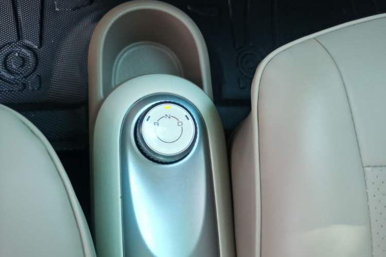Used Wuling Hongguang MINIEV 2025 Four-Door Version Advanced Edition Gear Lever