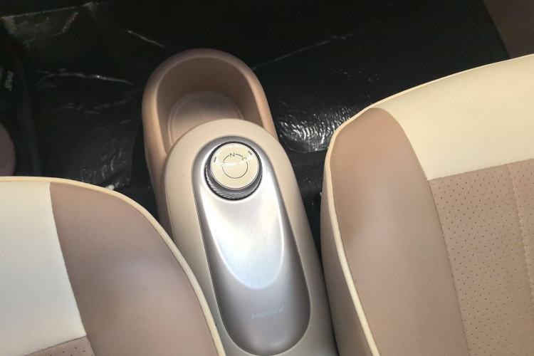 Used Wuling Hongguang MINIEV 2025 Four-Door Version Advanced Edition Gear Lever