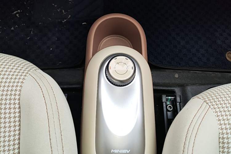Used Wuling Hongguang MINIEV 2025 Four-Door Version Premium Edition Gear Lever