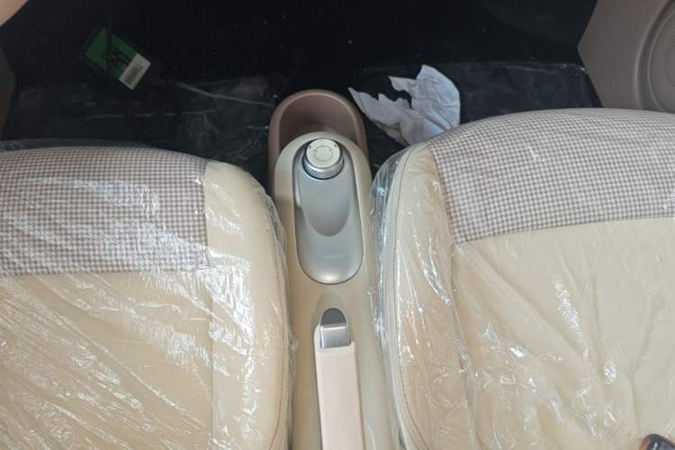 Used Wuling Hongguang MINIEV 2025 Four-Door Version Advanced Edition Gear Lever