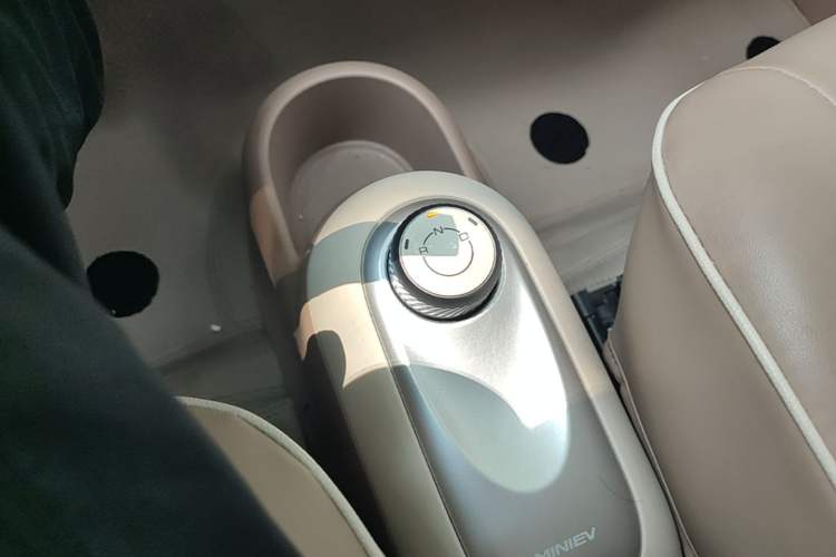 Used Wuling Hongguang MINIEV 2025 Four-Door Version Advanced Edition Gear Lever