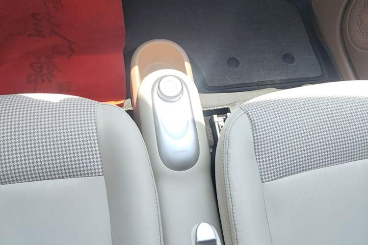 Used Wuling Hongguang MINIEV 2025 Four-Door Version Advanced Edition Gear Lever