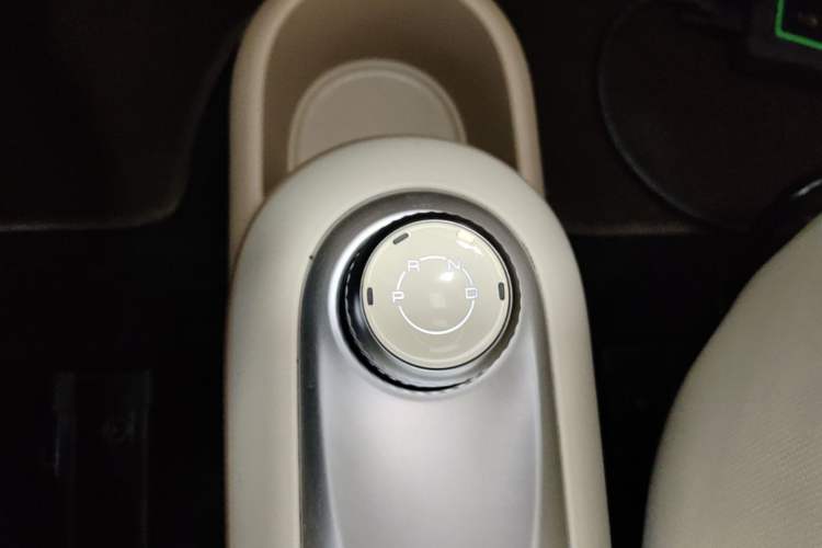 Used Wuling Hongguang MINIEV 2025 Four-Door Version Zhenxiang+ Edition Gear Lever