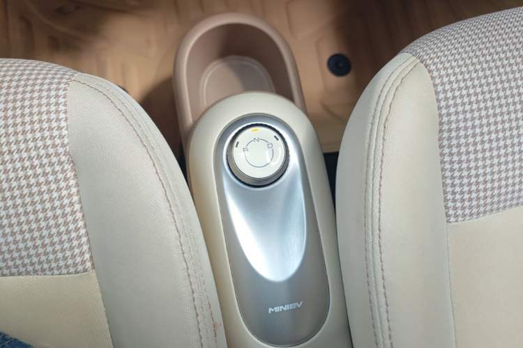 Used Wuling Hongguang MINIEV 2025 Four-Door Version Advanced Edition Gear Lever