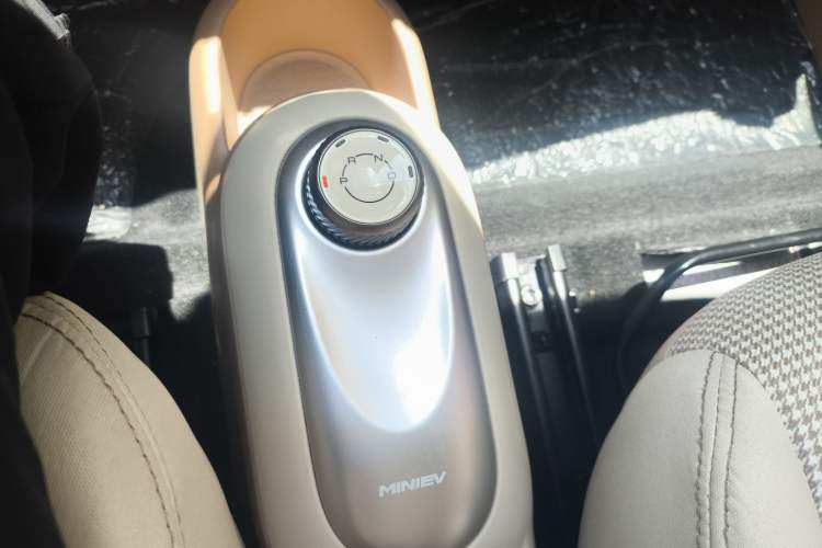 Used Wuling Hongguang MINIEV 2025 Four-Door Version Zhenxiang+ Edition Gear Lever