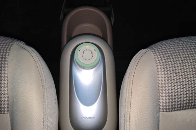 Used Wuling Hongguang MINIEV 2025 Four-Door Version Advanced Edition Gear Lever