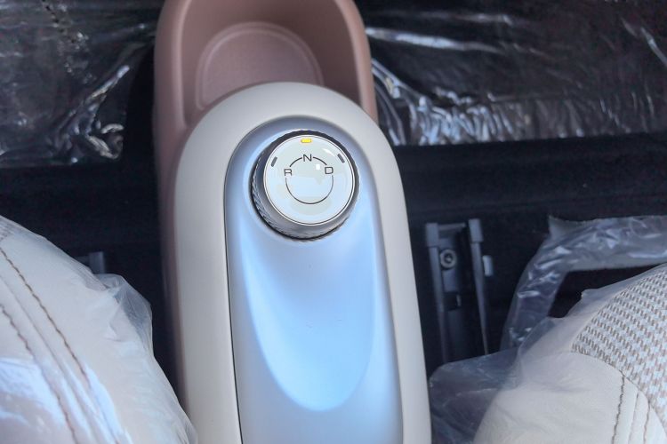 Used Wuling Hongguang MINIEV 2025 Four-Door Version Advanced Edition Gear Lever