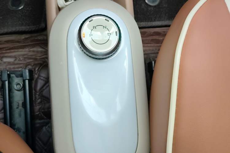 Used Wuling Hongguang MINIEV 2025 Four-Door Version Zhenxiang+ Edition Gear Lever