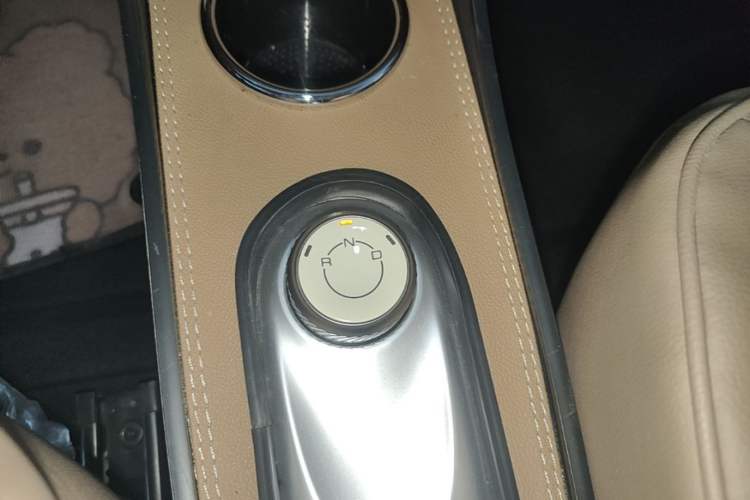 Used Wuling Hongguang MINIEV 2025 Four-Door Version Advanced Edition Gear Lever