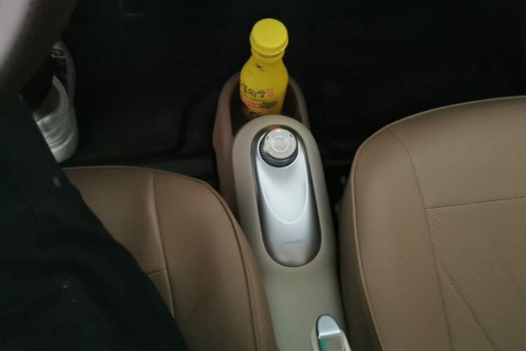 Used Wuling Hongguang MINIEV 2025 Four-Door Version Advanced Edition Gear Lever