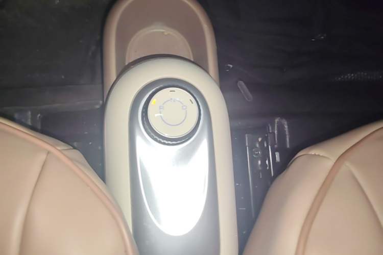 Used Wuling Hongguang MINIEV 2025 Four-Door Version Premium Edition Gear Lever