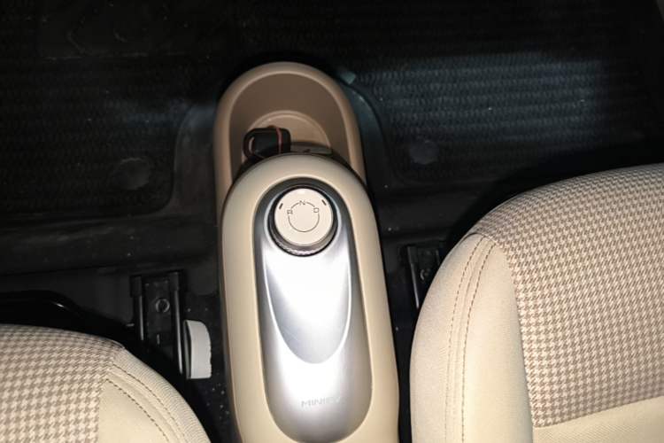 Used Wuling Hongguang MINIEV 2025 Four-Door Version Advanced Edition Gear Lever