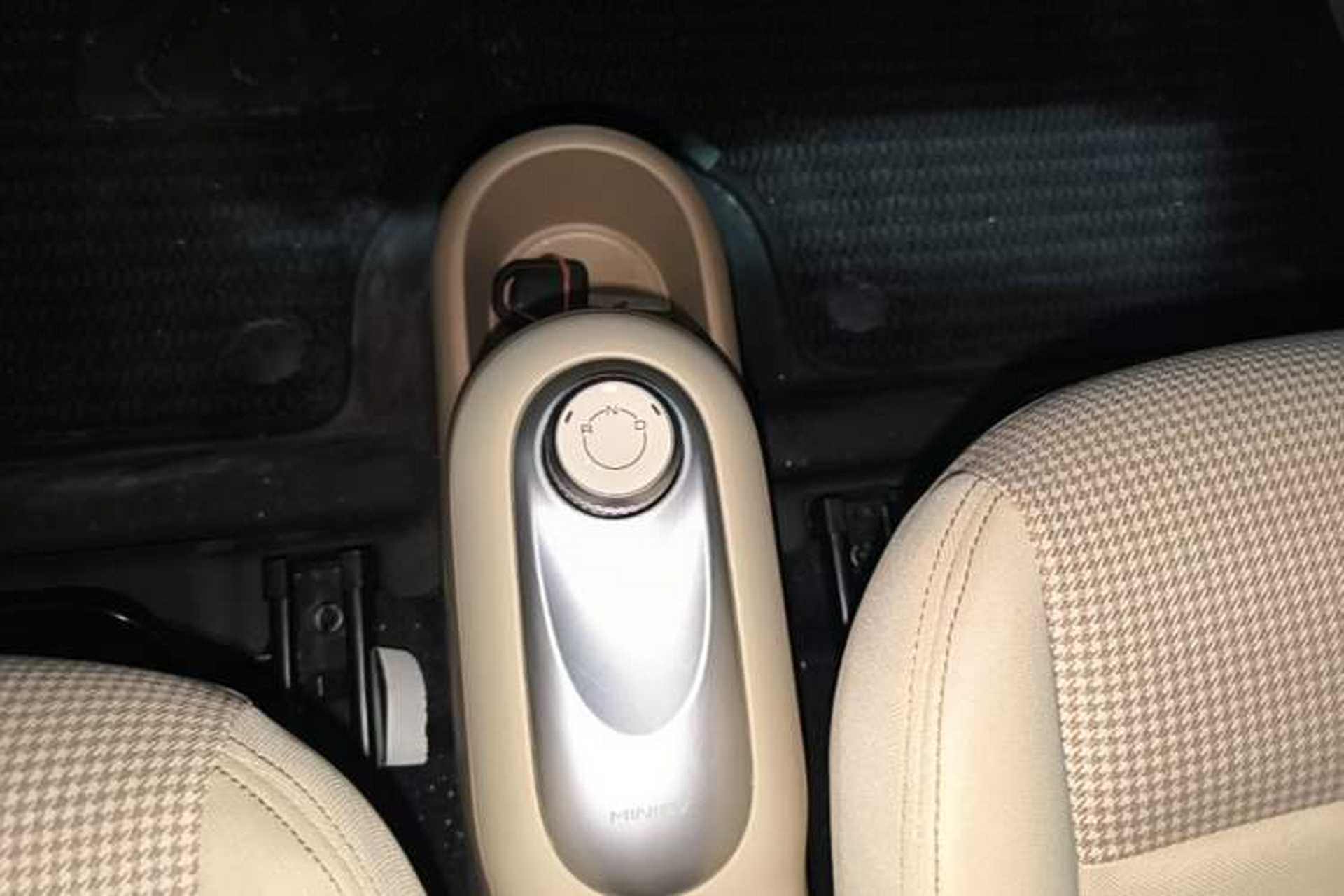 Used Wuling Hongguang MINIEV 2025 Four-Door Version Advanced Edition Gear Lever