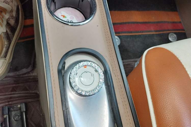 Used Wuling Hongguang MINIEV 2025 Four-Door Version Advanced Edition Gear Lever
