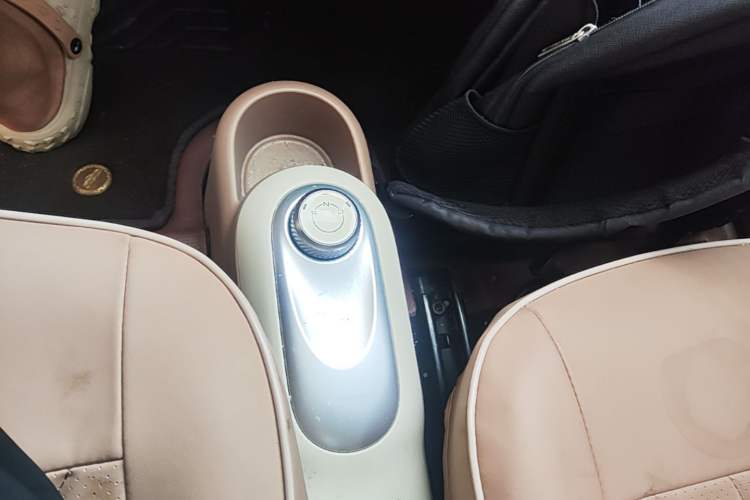 Used Wuling Hongguang MINIEV 2025 Four-Door Version Advanced Edition Gear Lever