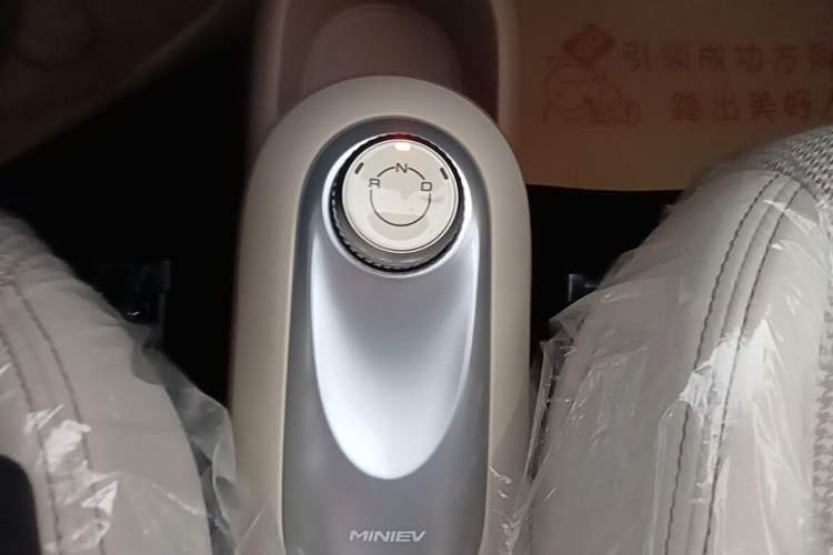 Used Wuling Hongguang MINIEV 2025 Four-Door Version Advanced Edition Gear Lever