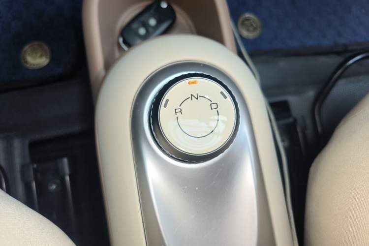 Used Wuling Hongguang MINIEV 2025 Four-Door Version Advanced Edition Gear Lever