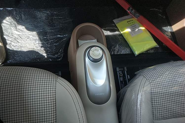 Used Wuling Hongguang MINIEV 2025 Four-Door Version Advanced Edition Gear Lever