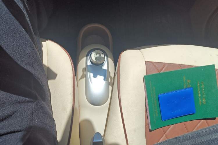 Used Wuling Hongguang MINIEV 2025 Four-Door Version Advanced Edition Gear Lever