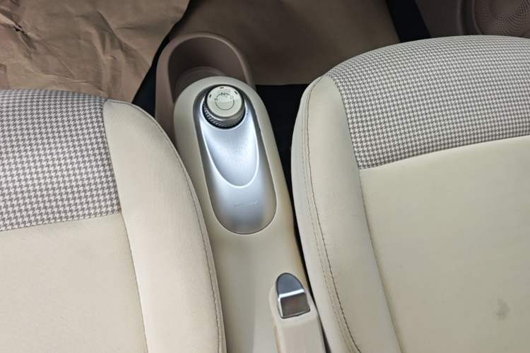 Used Wuling Hongguang MINIEV 2025 Four-Door Version Advanced Edition Gear Lever