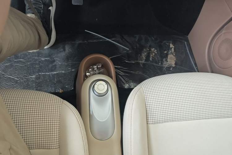 Used Wuling Hongguang MINIEV 2025 Four-Door Version Advanced Edition Gear Lever