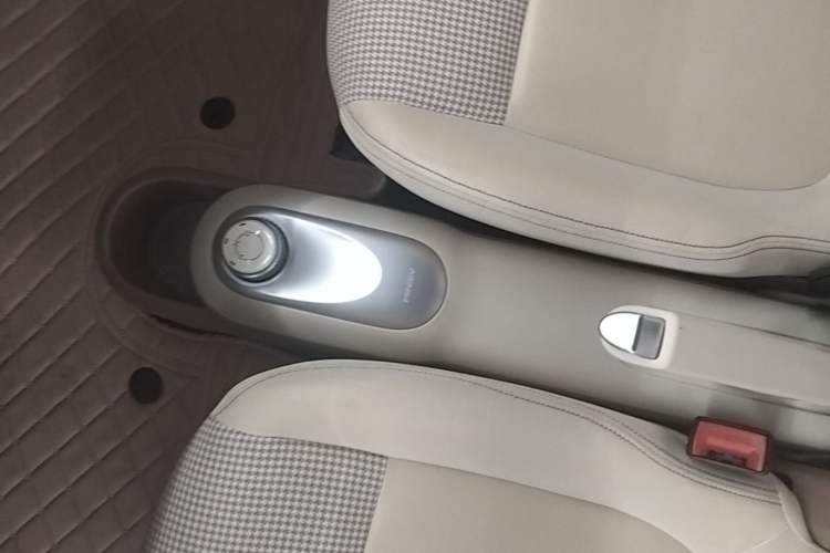 Used Wuling Hongguang MINIEV 2025 Four-Door Version Premium Edition Gear Lever