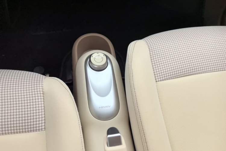 Used Wuling Hongguang MINIEV 2025 Four-Door Version Advanced Edition Gear Lever