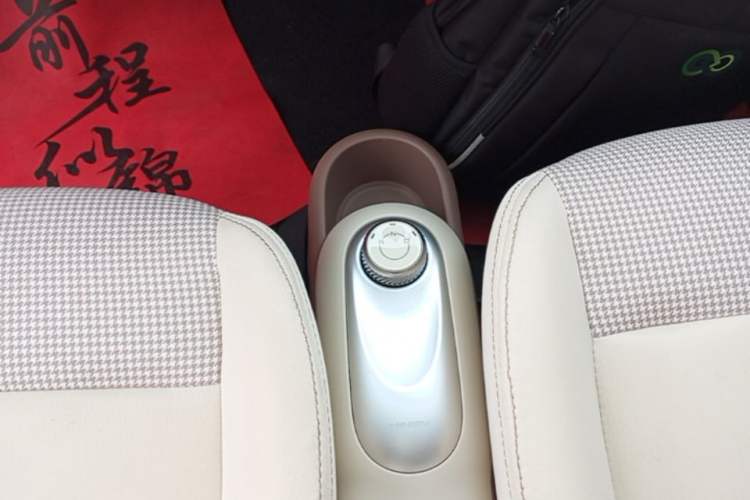 Used Wuling Hongguang MINIEV 2025 Four-Door Version Advanced Edition Gear Lever