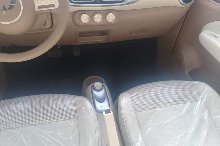 Used Wuling Hongguang MINIEV 2025 Four-Door Version Advanced Edition Gear Lever