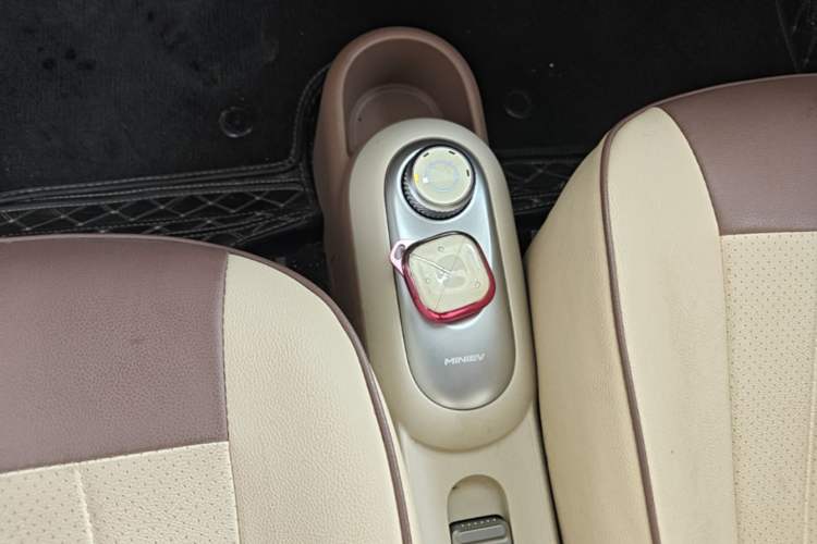 Used Wuling Hongguang MINIEV 2025 Four-Door Version Zhenxiang+ Edition Gear Lever