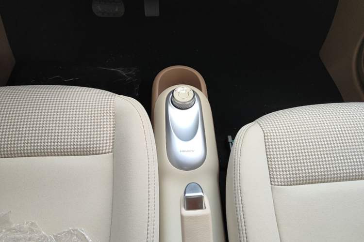 Used Wuling Hongguang MINIEV 2025 Four-Door Version Advanced Edition Gear Lever