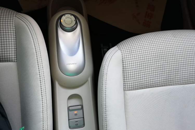 Used Wuling Hongguang MINIEV 2025 Four-Door Version Zhenxiang+ Edition Gear Lever